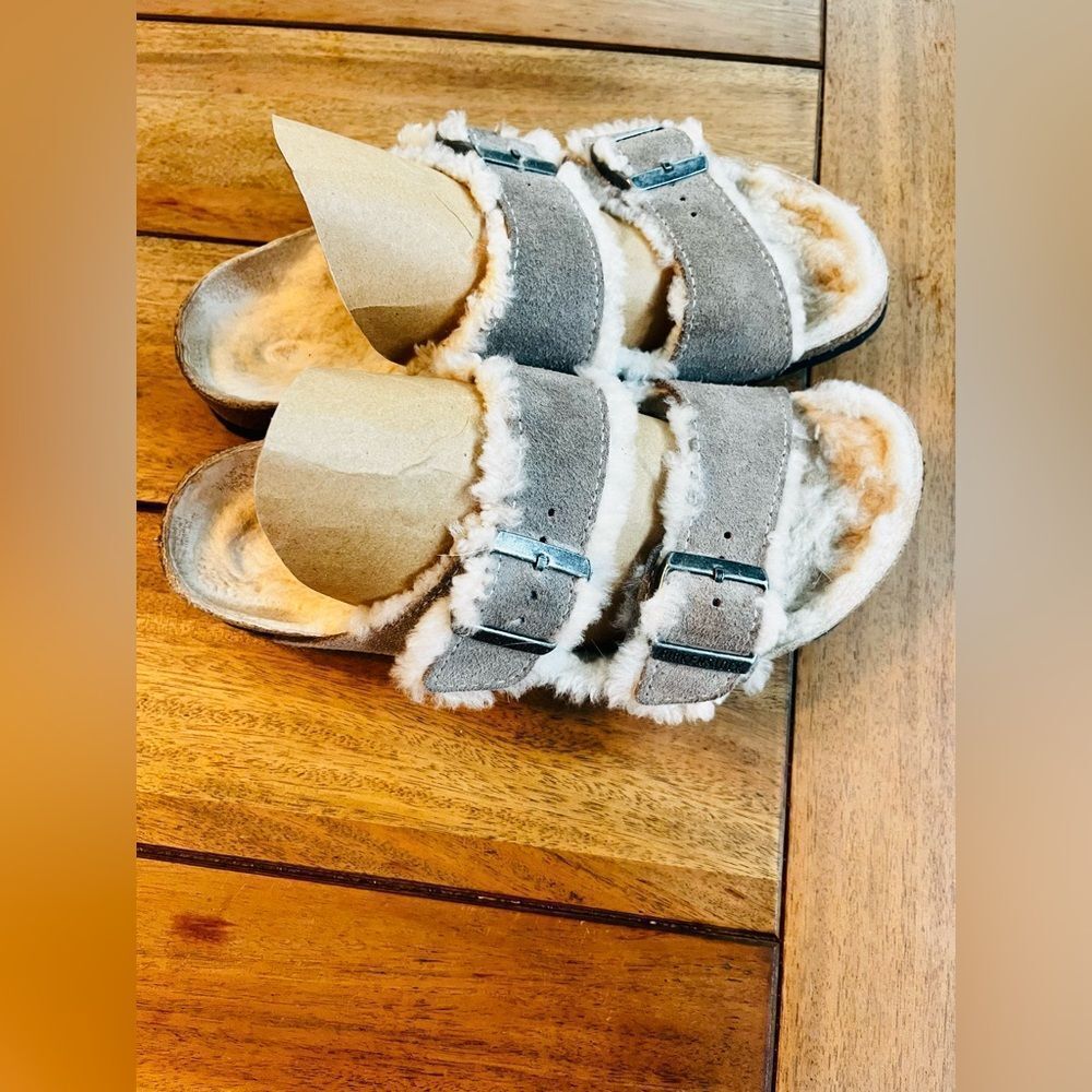 Birkenstock Arizona Shearling slide sandals featuring grey suede Size 40 (9-9.5) - Picture 11 of 16